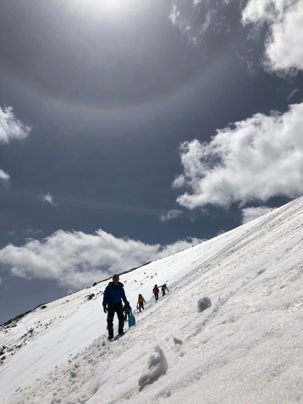 雪の至仏山